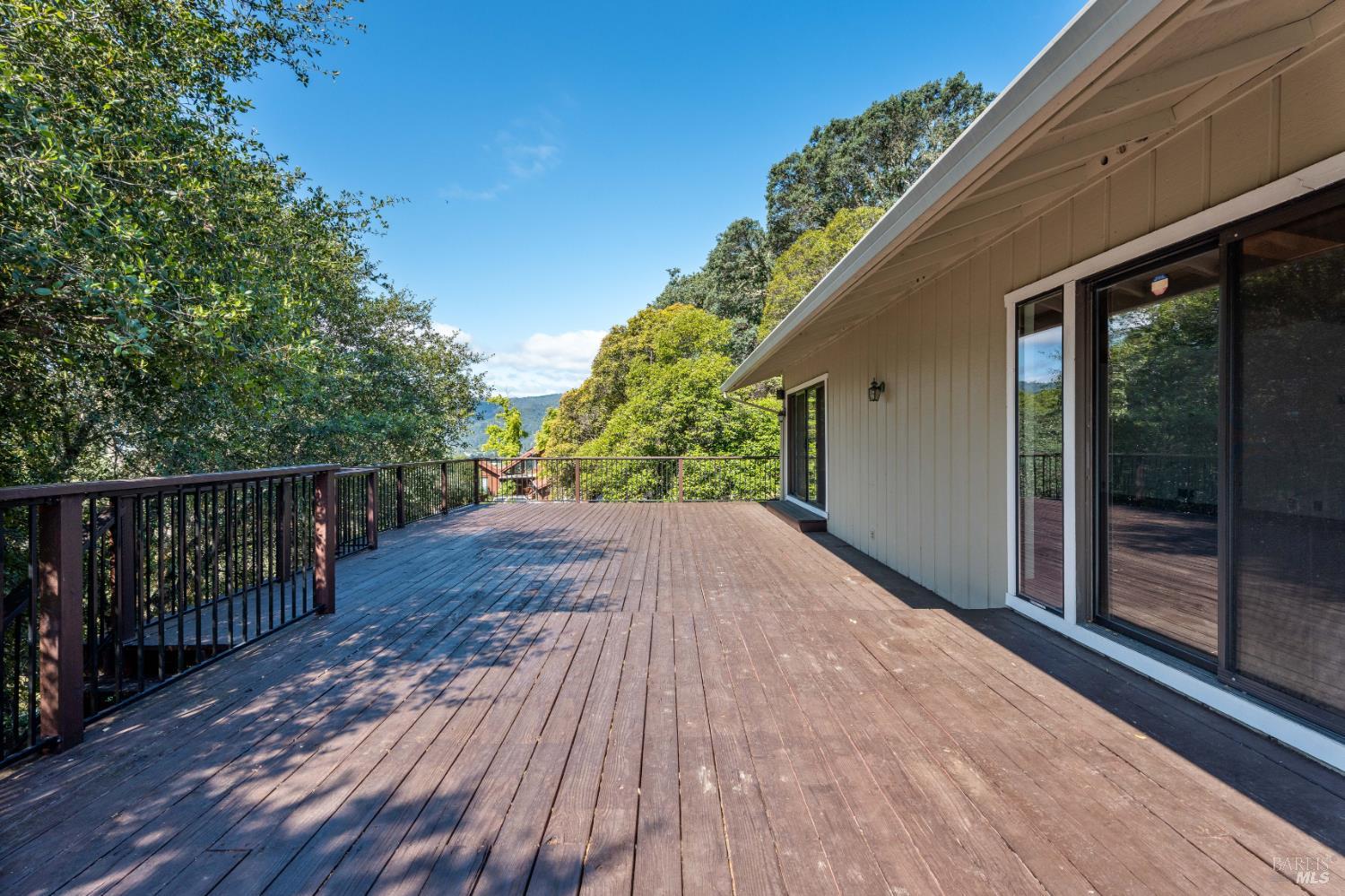 888 Watson Road Ukiah, CA 95482 - Photo 28 of 39 a balcony with wooden floor