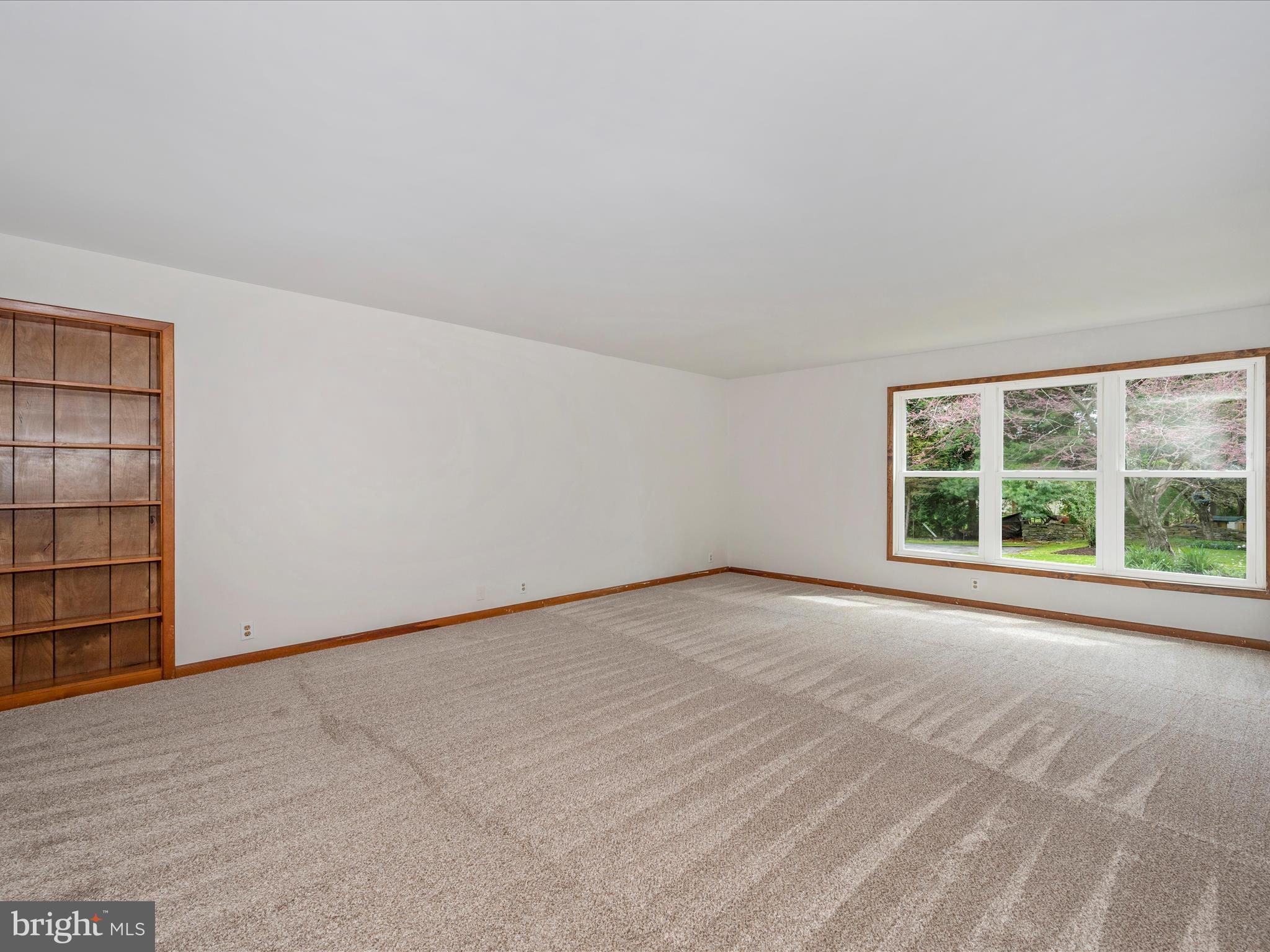 9126 Bethel Road Frederick, MD 21702 - Photo 5 of 57 Living Room
