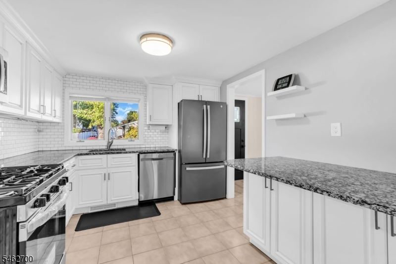 102 Avonridge Road Raritan, NJ 08869 - Photo 7 of 28 Gallery Image 7