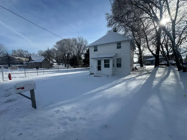 $129,000 | 327 9 1/2 Street South, Sauk Centre, MN 56378