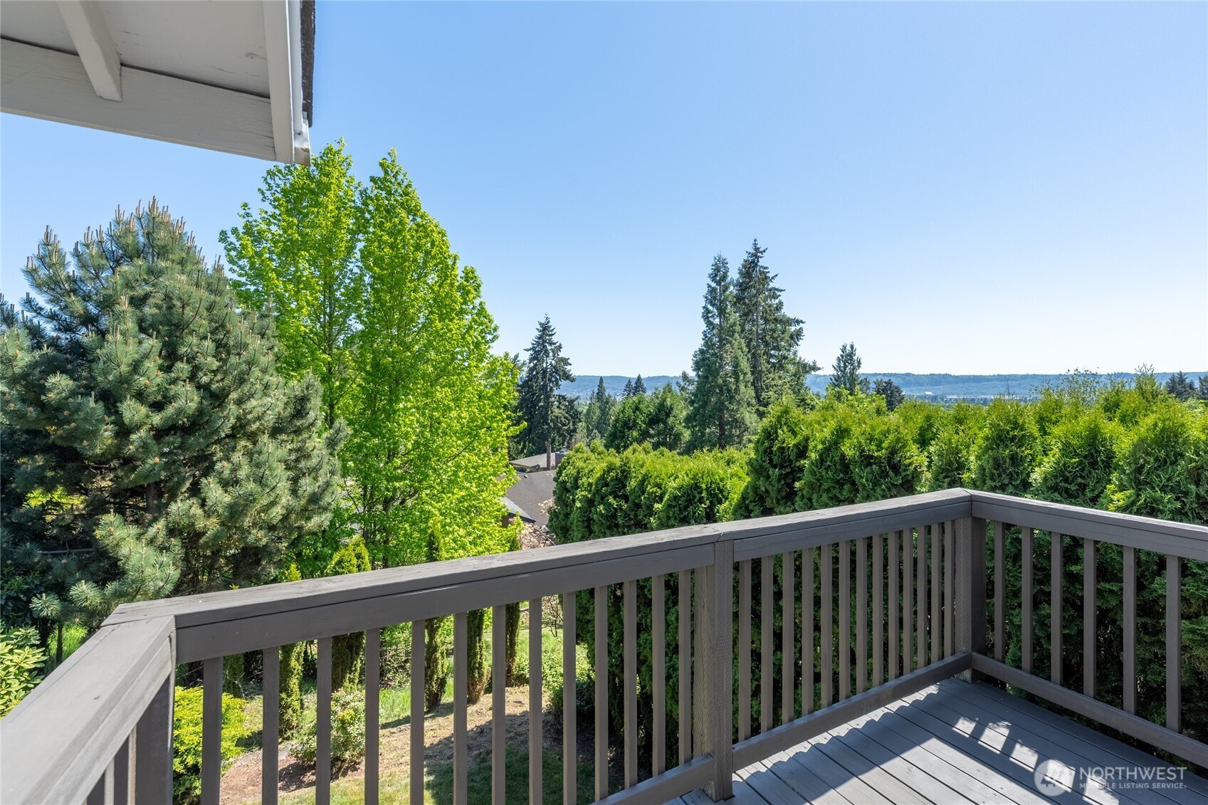 10 Jeffery Place Longview, WA 98632 - Photo 35 of 40 a view of a balcony with wooden fence