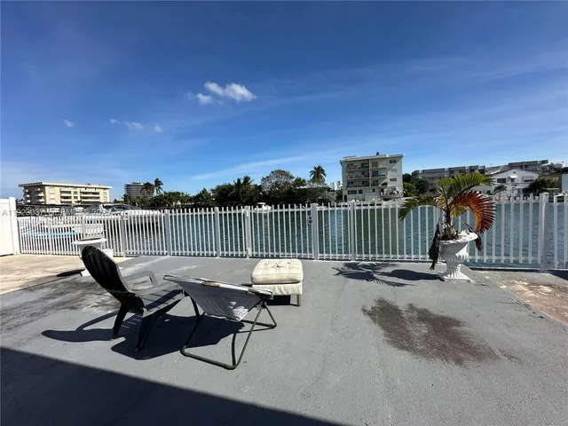 $2,700 | 8215 Crespi Boulevard, Unit 4, Miami Beach, FL 33141