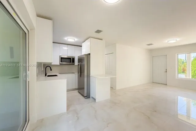 $3,000 | 11865 Southwest 186th Street, Unit 11865, Miami, FL 33177