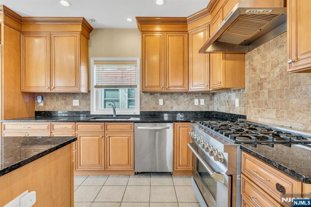 467 Summit Avenue Hackensack, NJ 07601 - Photo 14 of 50