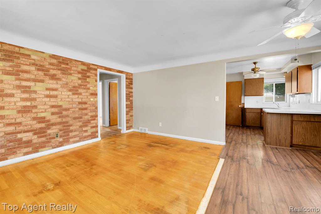 23303 Teppert Avenue Eastpointe, MI 48021 - Photo 8 of 32