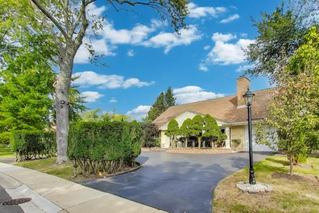 $749,000 | 3226 Sprucewood Road, Wilmette, IL 60091