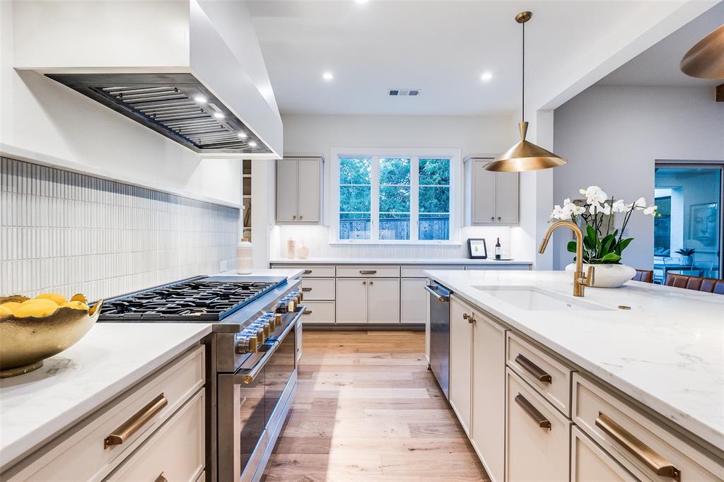 3935 Hawick Lane Dallas, TX 75220 - Photo 9 of 31