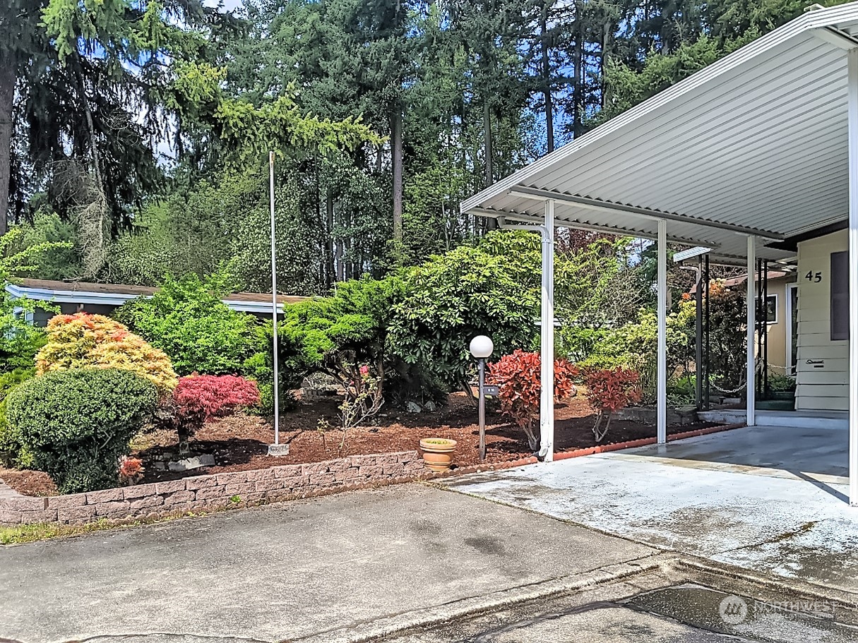 201 Union Avenue Southeast, Unit 45 Renton, WA 98059 - Photo 4 of 29 a view of a patio with table and chairs potted plants