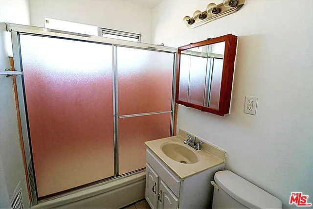 $1,700 | 7249 Bakman Avenue, Sun Valley, CA 91352