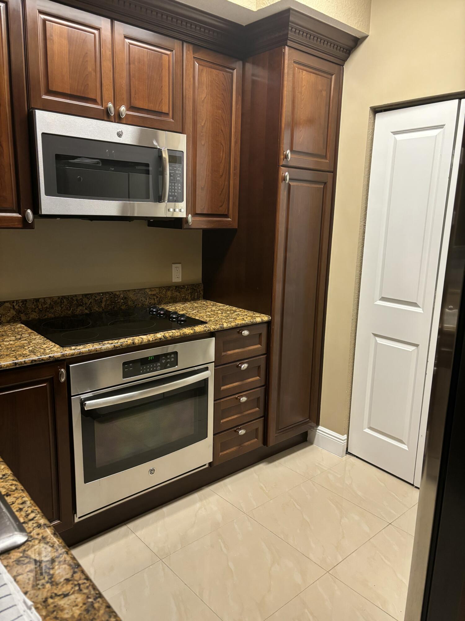 1660 Renaissance Commons Boulevard, Unit 2111 Boynton Beach, FL 33426 - Photo 2 of 2 Kitchen