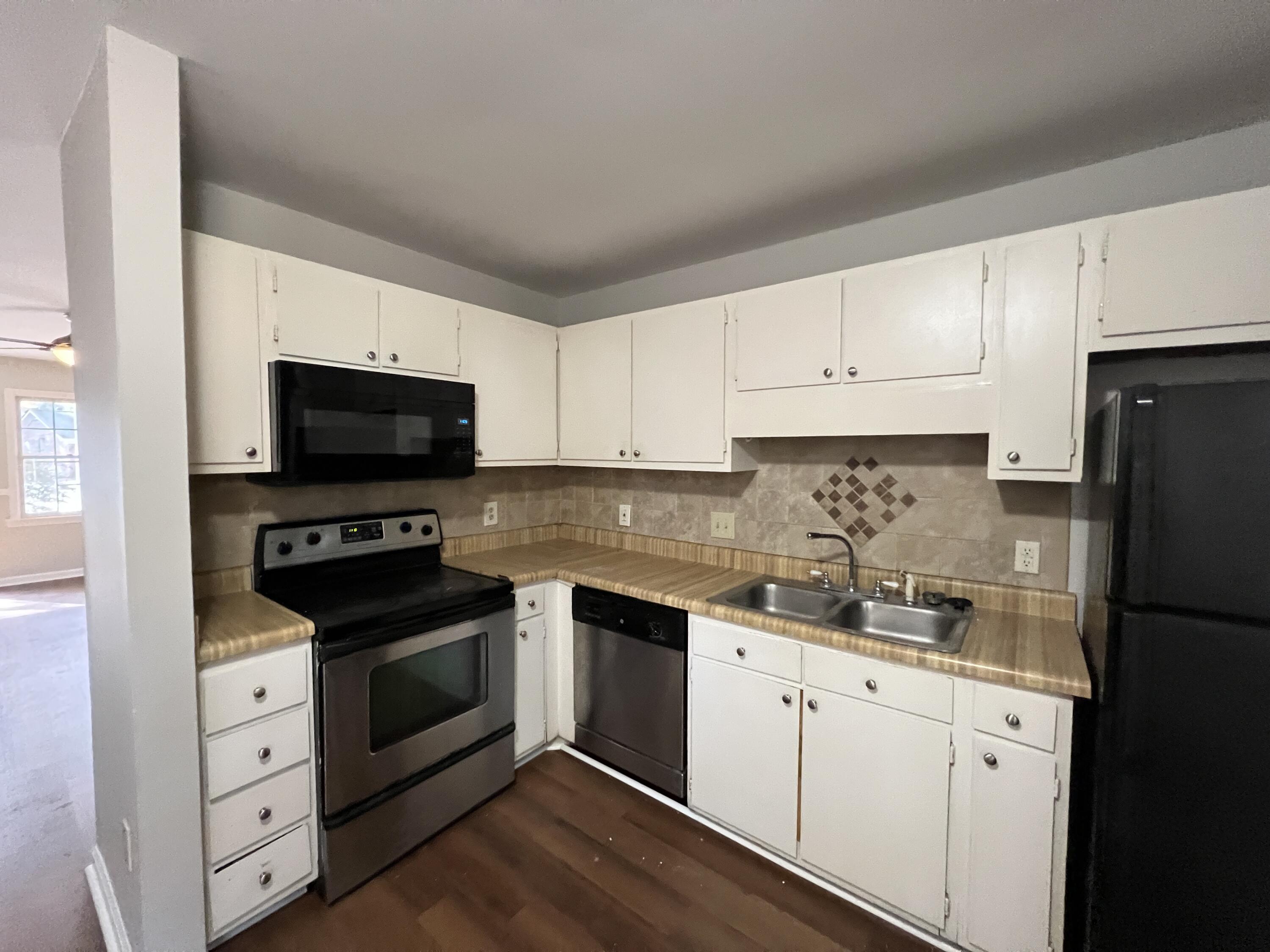 107 Wendy Way, Unit B Summerville, SC 29485 - Photo 3 of 8 IMG_0399