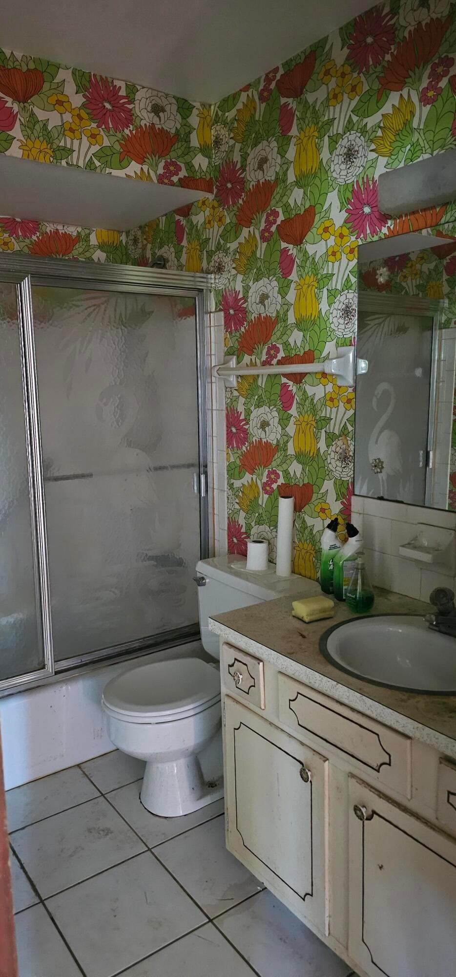 346 Topsfield Road Columbus, OH 43228 - Photo 22 of 31 22 - Full bathroom