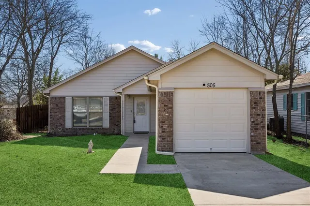 $249,000 | 805 Phillips Street, Cleburne, TX 76033