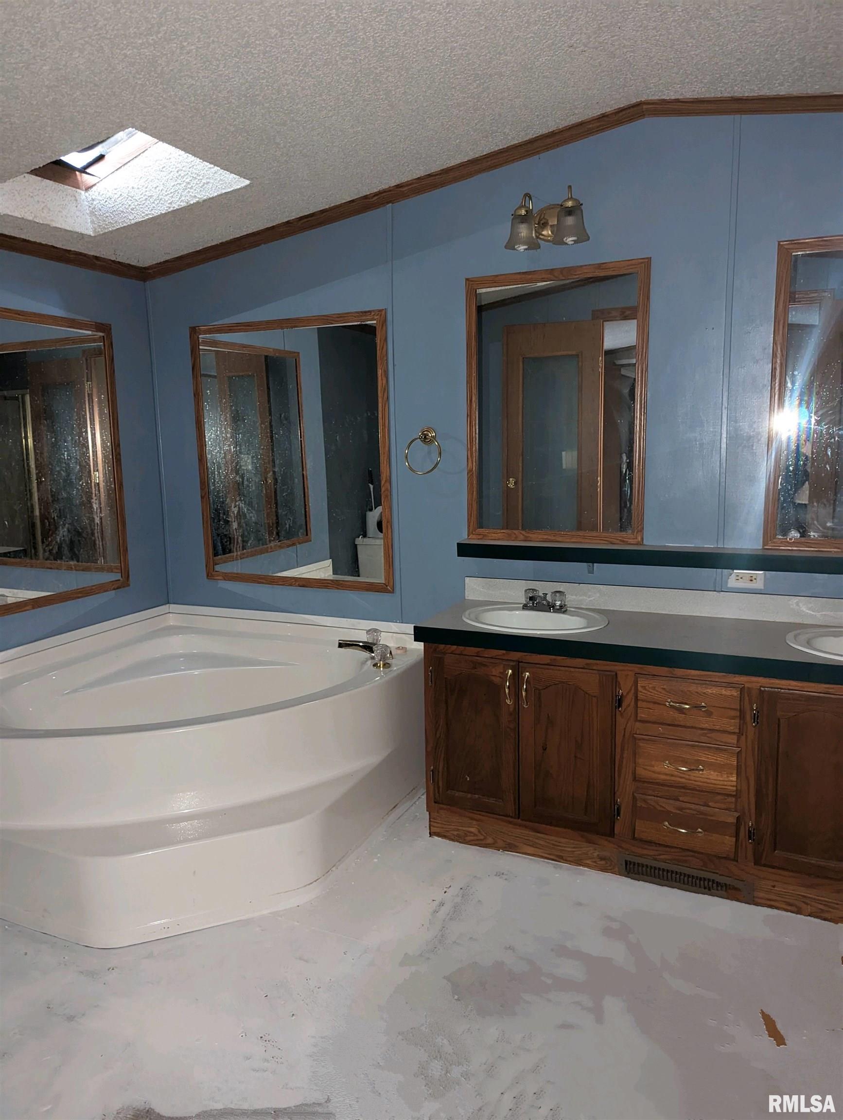 200 Madison Colp, IL 62918 - Photo 11 of 13