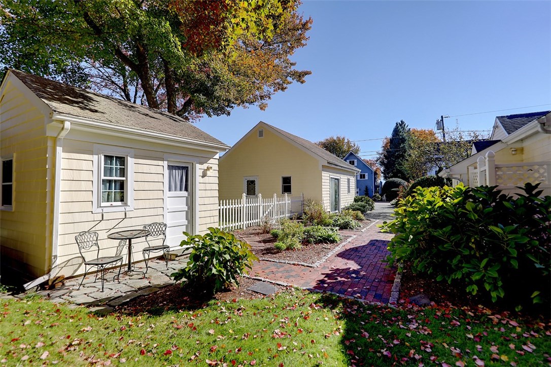 20 Lake Road Narragansett, RI 02882 - Photo 11 of 45