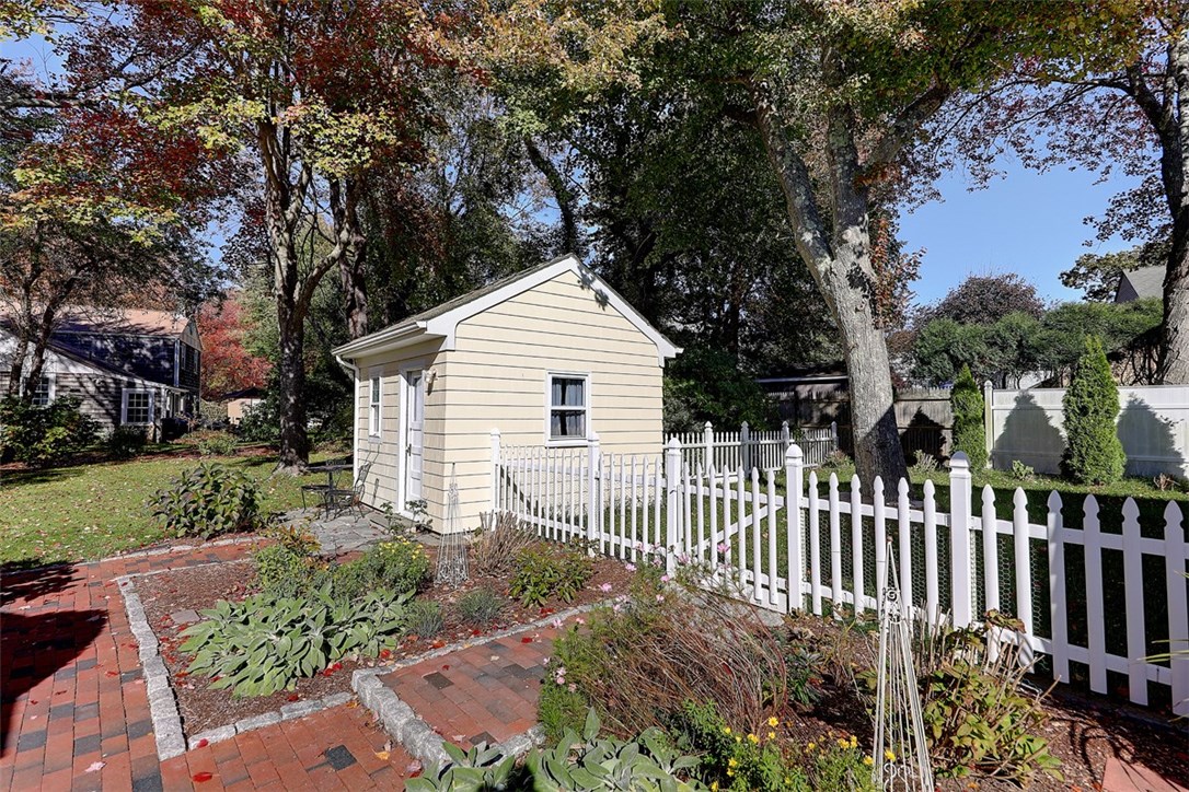 20 Lake Road Narragansett, RI 02882 - Photo 12 of 45