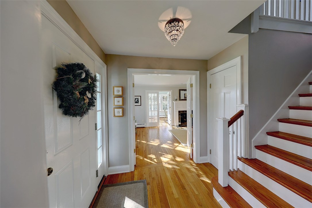 20 Lake Road Narragansett, RI 02882 - Photo 13 of 45