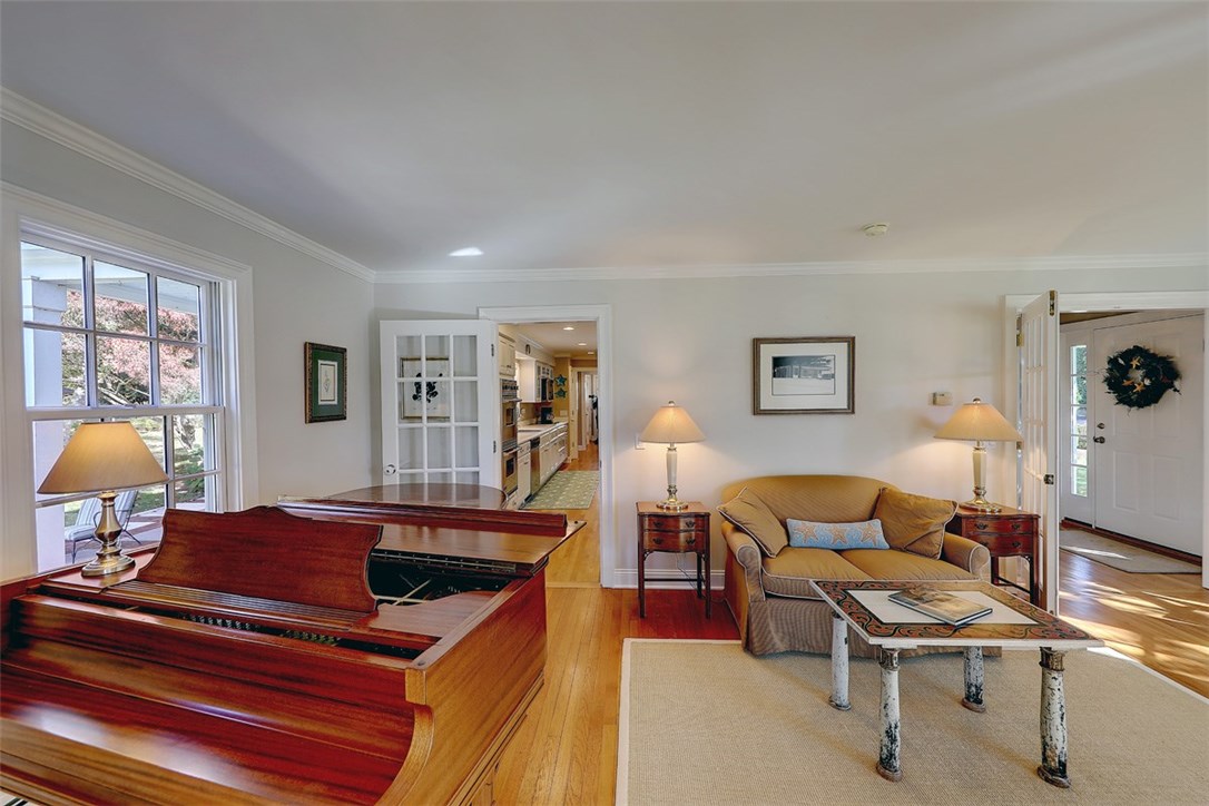 20 Lake Road Narragansett, RI 02882 - Photo 15 of 45