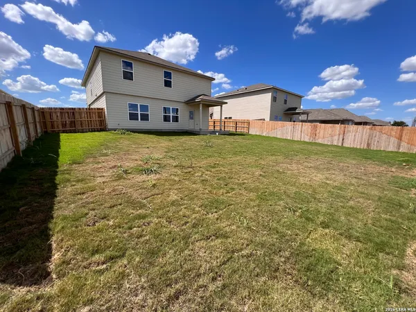 $2,350 | 741 Farmers Dell, New Braunfels, TX 78130