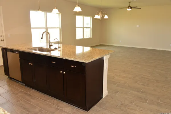 $2,350 | 741 Farmers Dell, New Braunfels, TX 78130