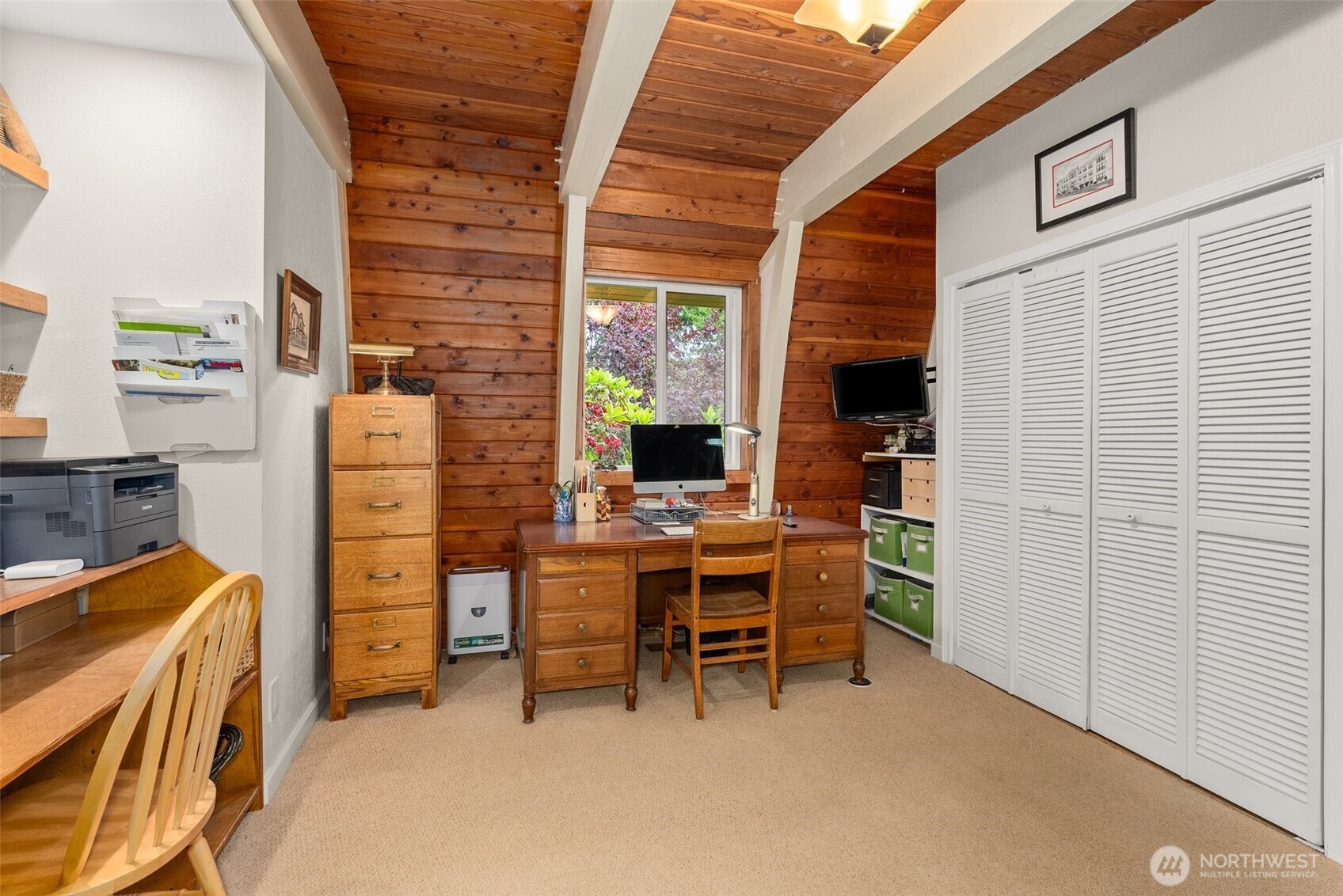 1508 Bloomhardt Road Raymond, WA 98577 - Photo 21 of 40 a view of a livingroom with furniture