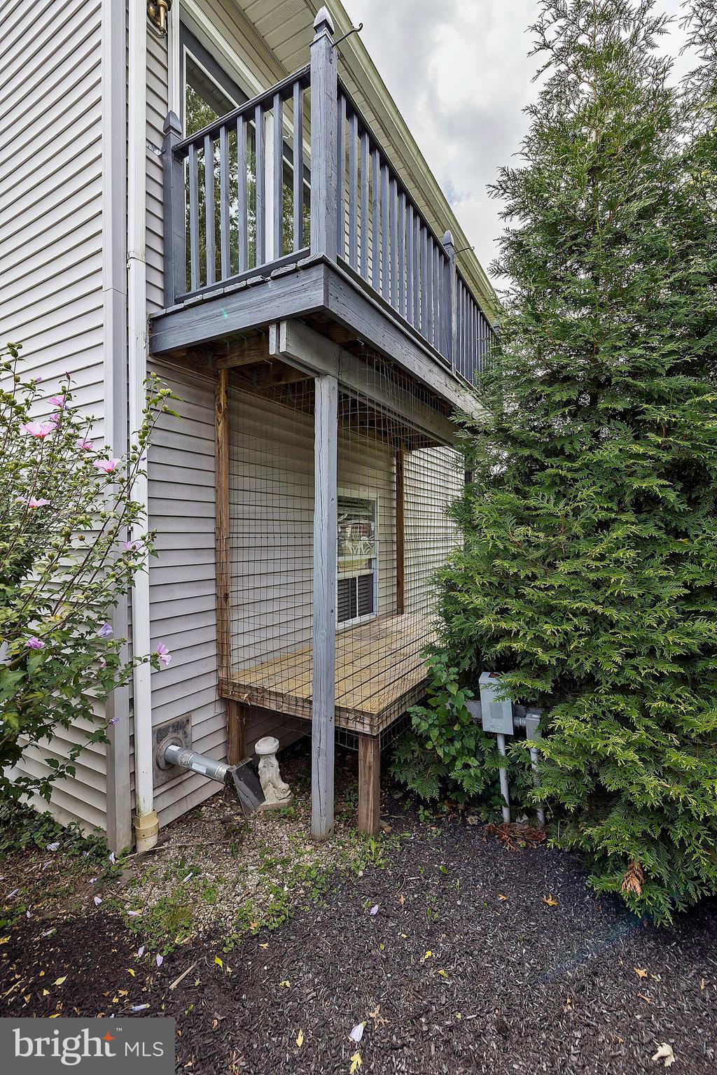 813 Bridge Street Spring City, PA 19475 - Photo 35 of 42 Enclosed area out FR Window for your Kitty