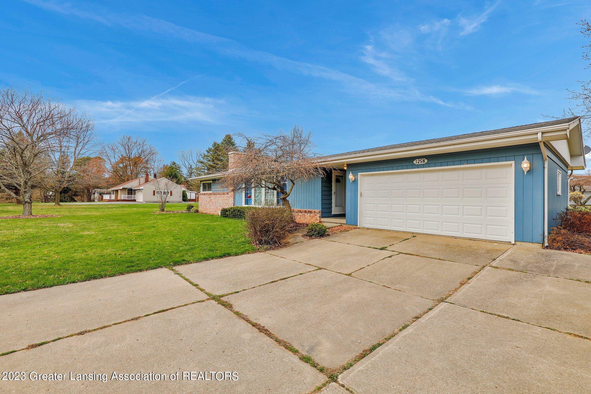 1258 West Pratt Road Dewitt, MI 48820 - Photo 3 of 42 29-web-or-mls-Open Ended Media-28