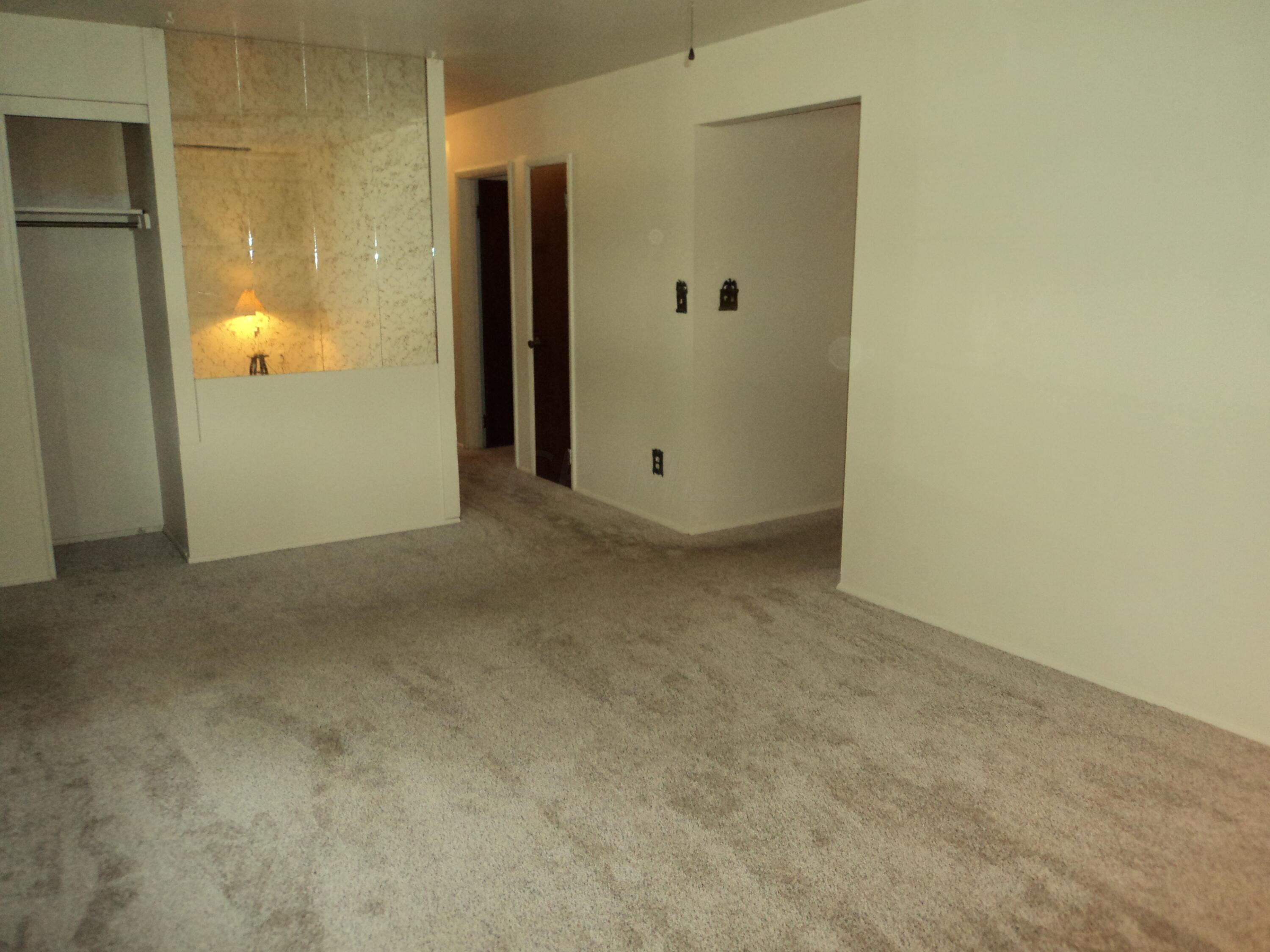 314 Smith Road Columbus, OH 43228 - Photo 5 of 27 DSC09086