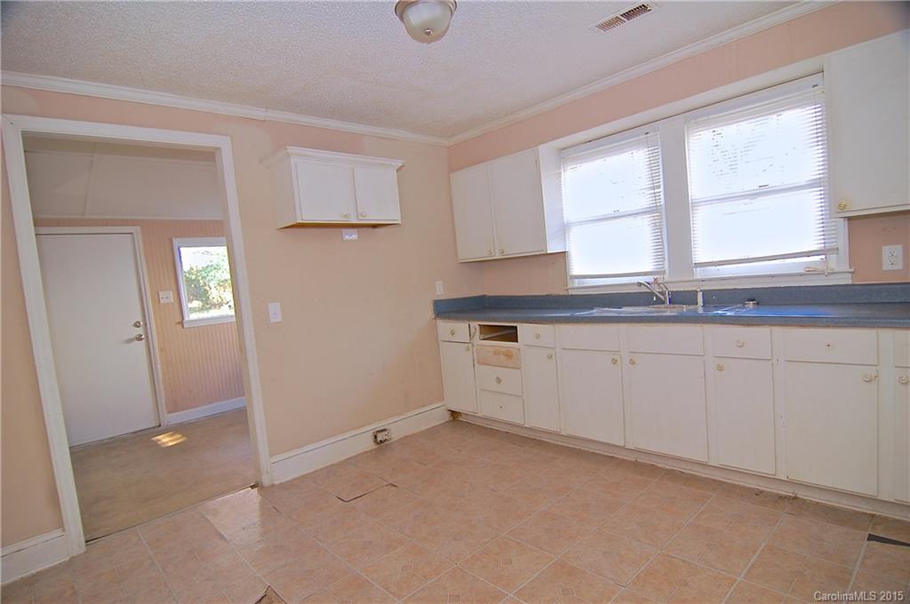 1312 Effingham Road Charlotte, NC 28208 - Photo 3 of 6