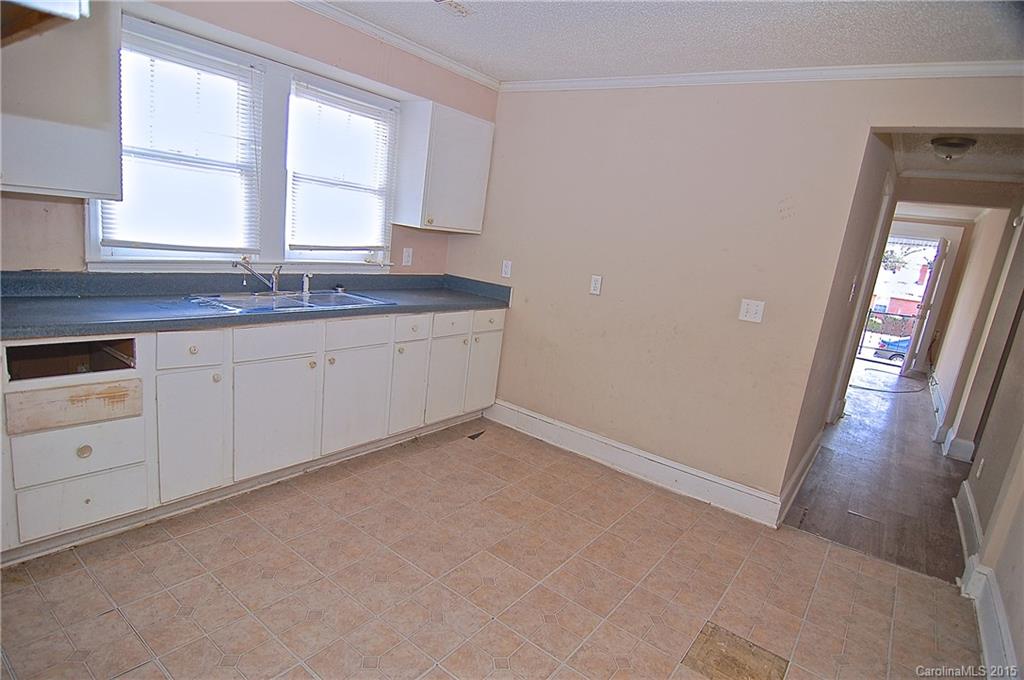 1312 Effingham Road Charlotte, NC 28208 - Photo 4 of 6