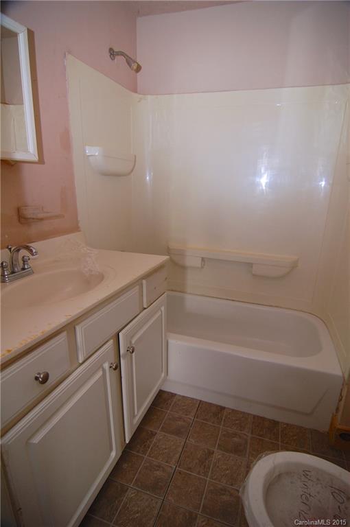 1312 Effingham Road Charlotte, NC 28208 - Photo 5 of 6