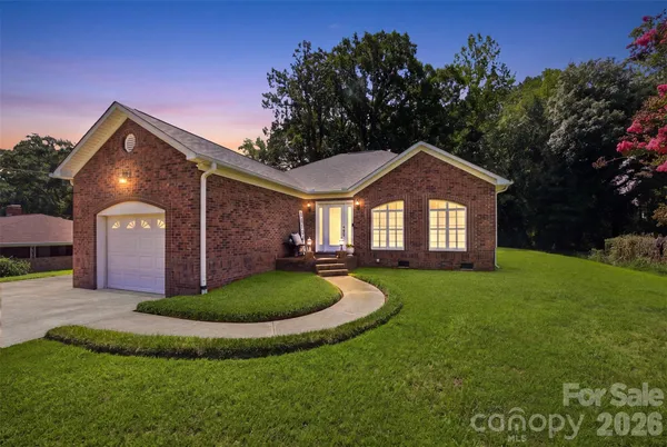$300,000 | 211 Peachtree Street, Belmont, NC 28012