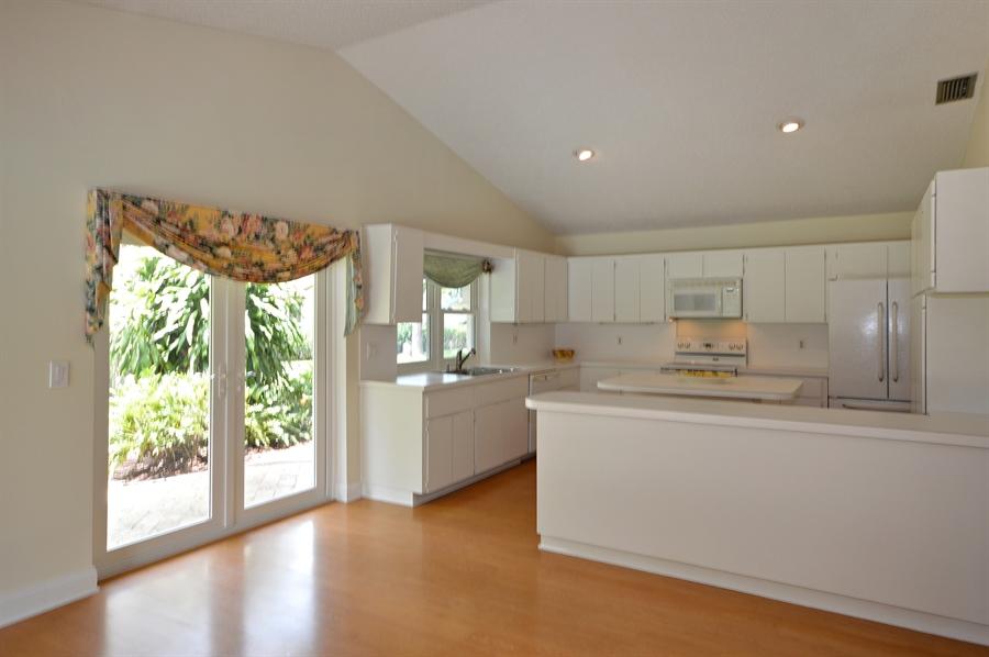 2423 Northwest 35th Street Boca Raton, FL 33431 - Photo 3 of 13 Kitchen-Breakfast room