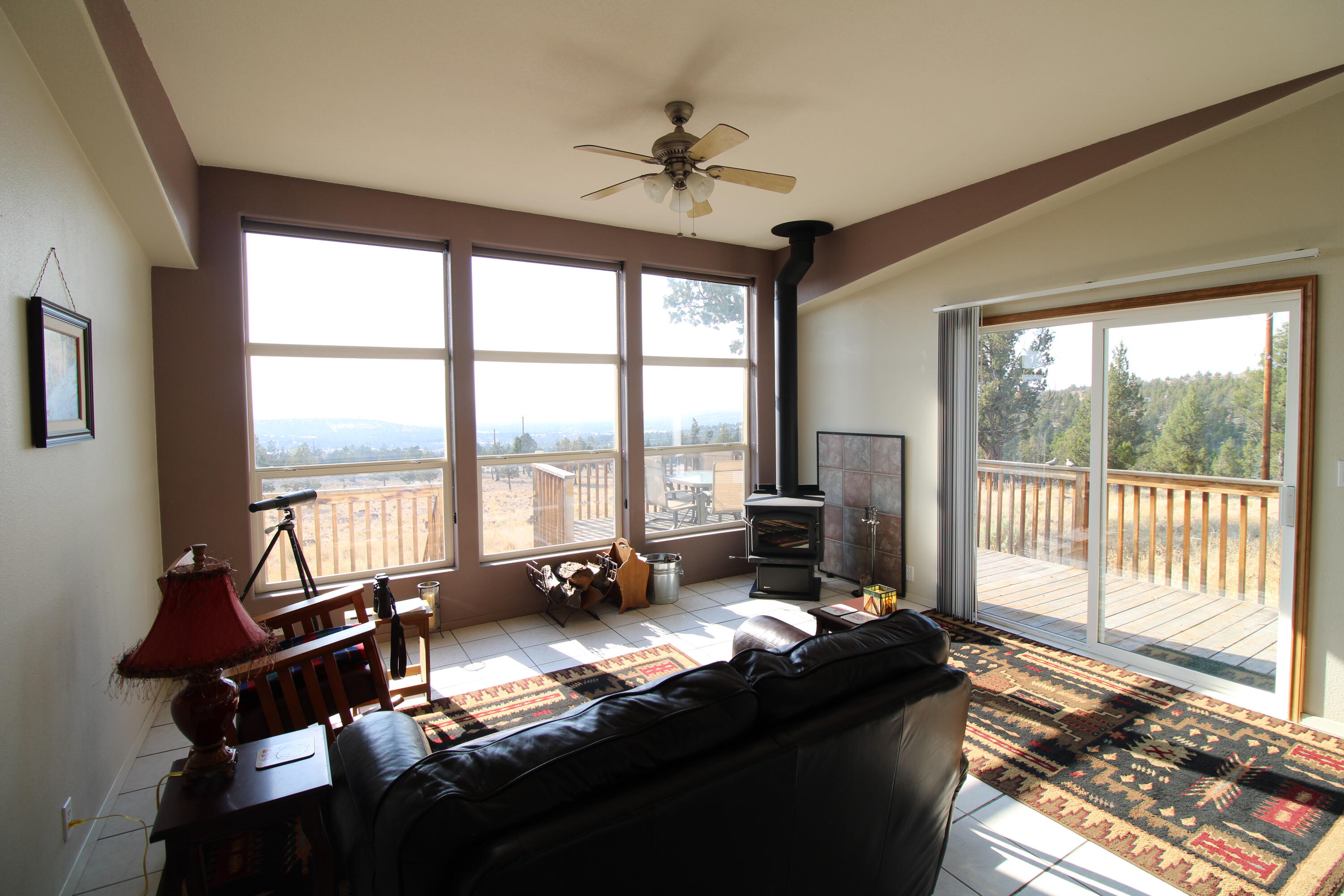 7571 Southeast Walther Loop Prineville, OR 97754 - Photo 8 of 38 Bright Living Room2