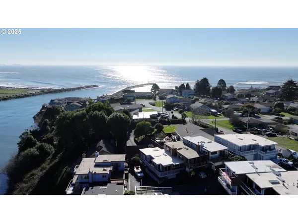 $458,000 | 222 Del Norte Lane, Unit 8, Brookings, OR 97415