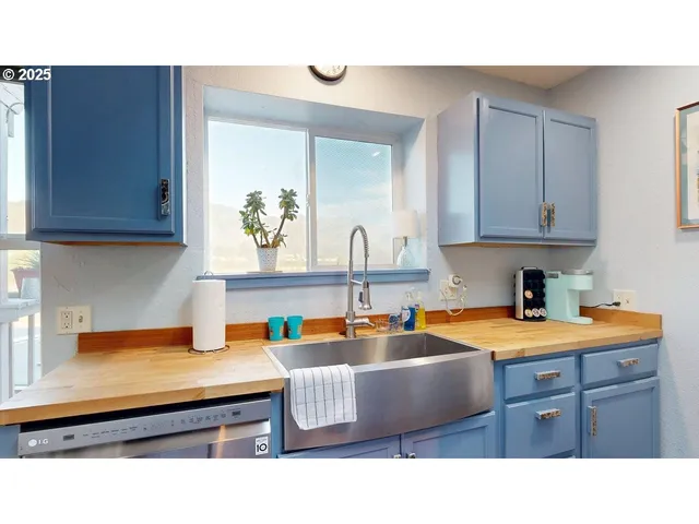 $458,000 | 222 Del Norte Lane, Unit 8, Brookings, OR 97415