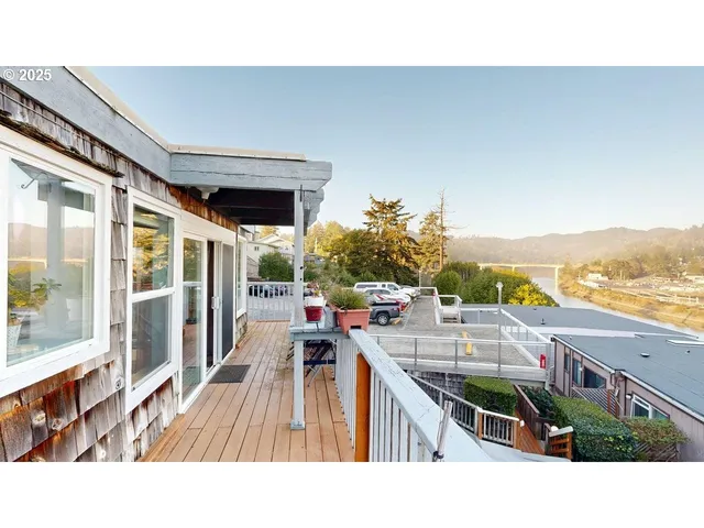 $458,000 | 222 Del Norte Lane, Unit 8, Brookings, OR 97415