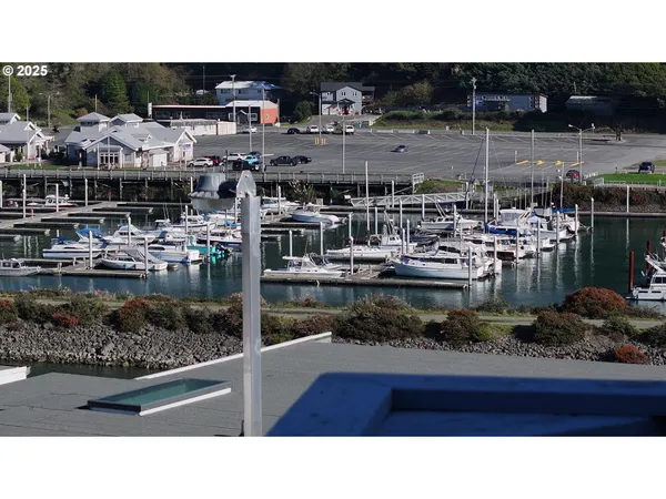 $458,000 | 222 Del Norte Lane, Unit 8, Brookings, OR 97415