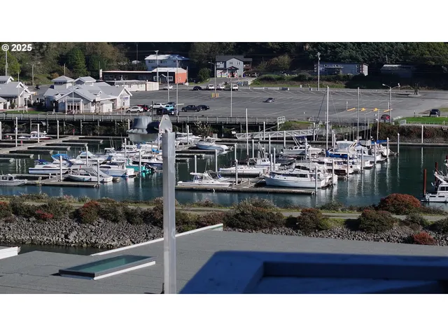 $458,000 | 222 Del Norte Lane, Unit 8, Brookings, OR 97415