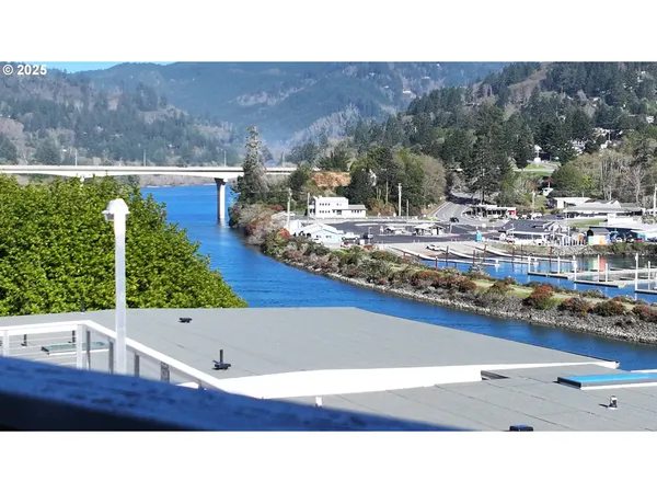 $458,000 | 222 Del Norte Lane, Unit 8, Brookings, OR 97415