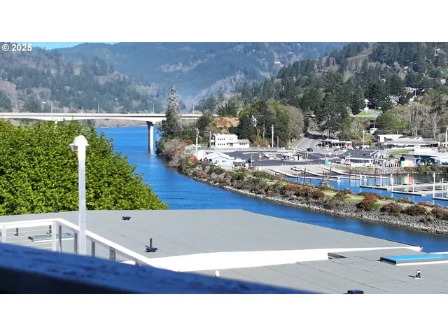 $458,000 | 222 Del Norte Lane, Unit 8, Brookings, OR 97415