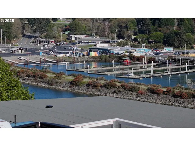 $458,000 | 222 Del Norte Lane, Unit 8, Brookings, OR 97415