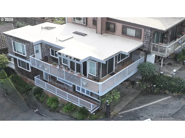 $458,000 | 222 Del Norte Lane, Unit 8, Brookings, OR 97415