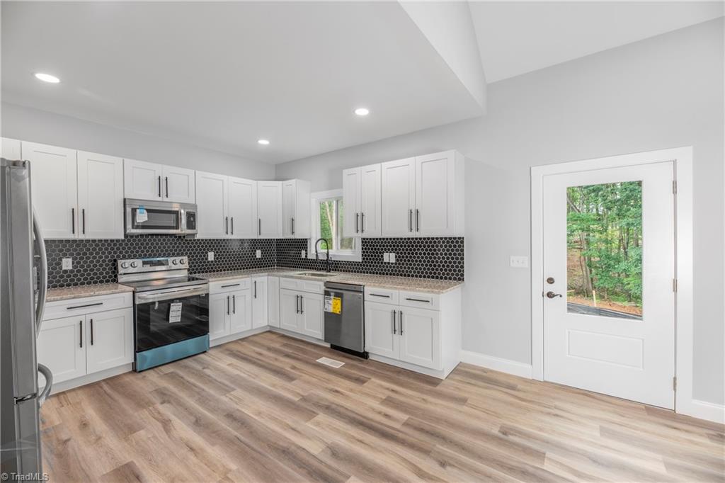 475 Timber Ridge Road Kernersville, NC 27284 - Photo 18 of 43 Beautiful backsplash and granite countertop.