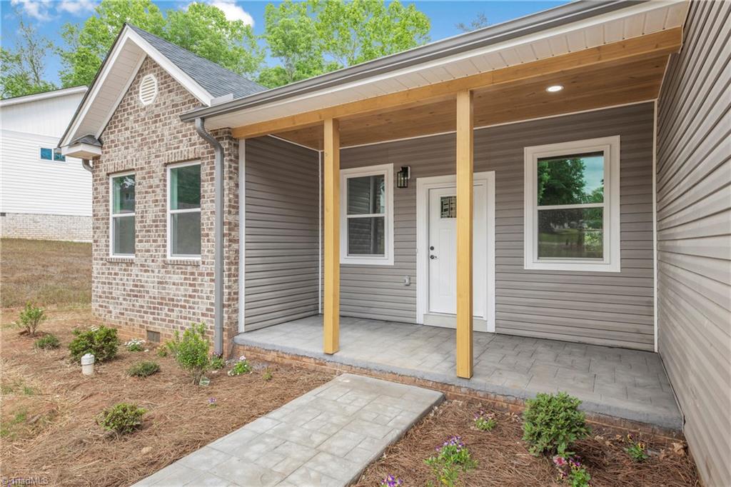 475 Timber Ridge Road Kernersville, NC 27284 - Photo 3 of 43 Inviting front porch.