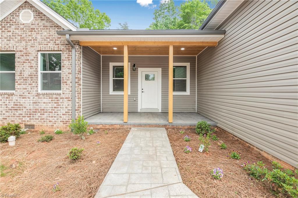 475 Timber Ridge Road Kernersville, NC 27284 - Photo 4 of 43 Front porch.