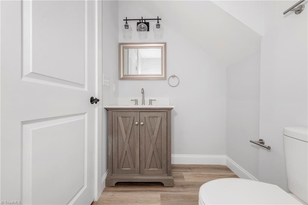 475 Timber Ridge Road Kernersville, NC 27284 - Photo 41 of 43 Upstairs Bathroom.