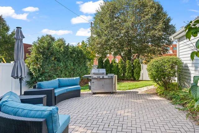 $899,000 | 421 West Hawthorne Street, Arlington Heights, IL 60004