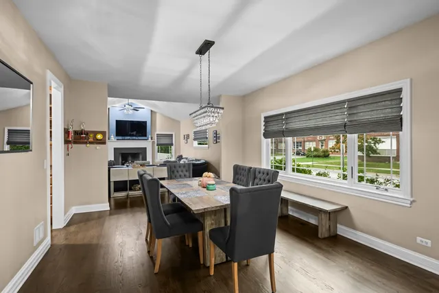 $899,000 | 421 West Hawthorne Street, Arlington Heights, IL 60004