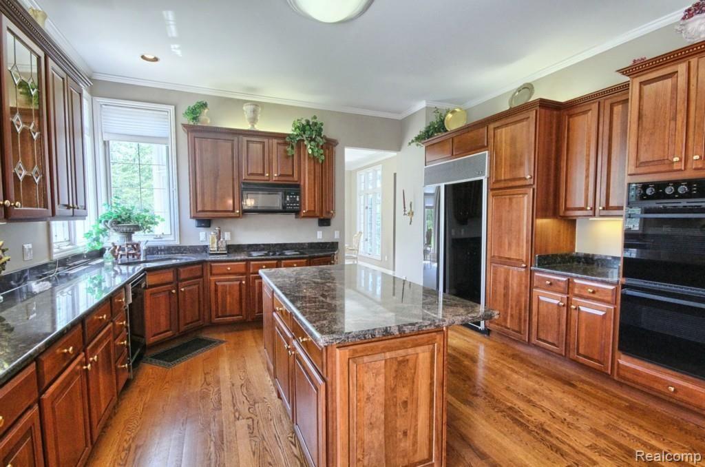2925 Cranbrook Ridge Court Rochester, MI 48306 - Photo 6 of 37 Kitchen_1.jpg